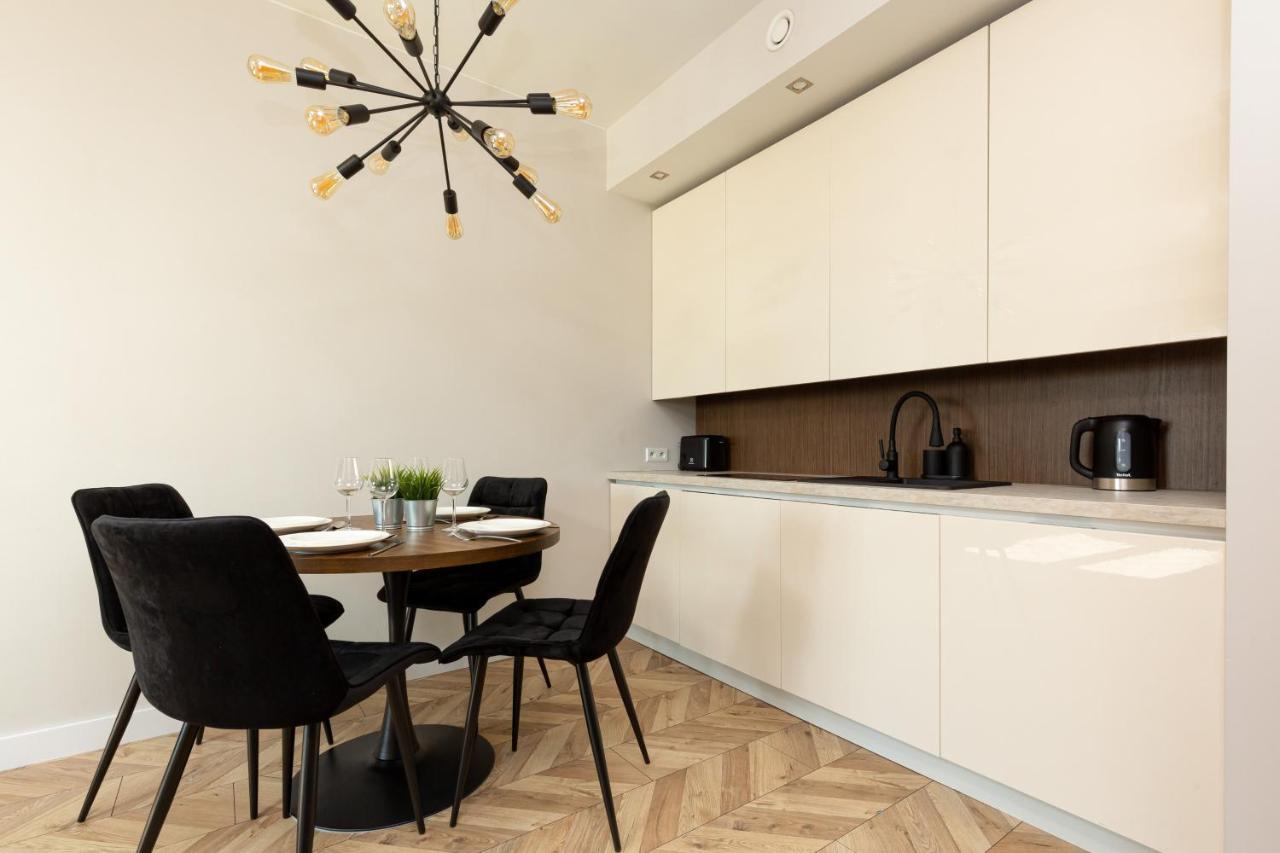 Platinum Towers Apartment With Parking By Renters Prestige Warszawa Zewnętrze zdjęcie