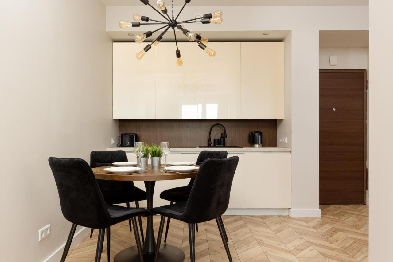 Platinum Towers Apartment With Parking By Renters Prestige Warszawa Zewnętrze zdjęcie